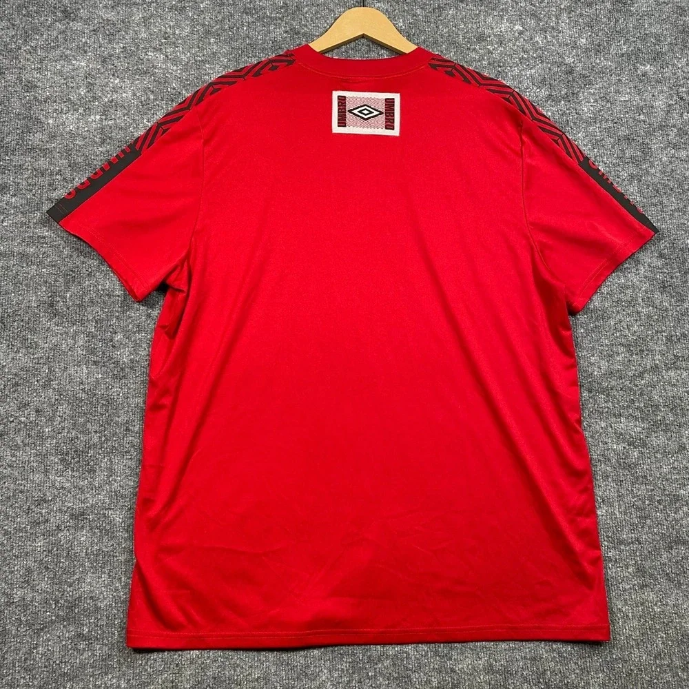 Umbro Mens Red Graphic Logo Performance T-Shirt Short Sleeve XXL Soccer Athletic